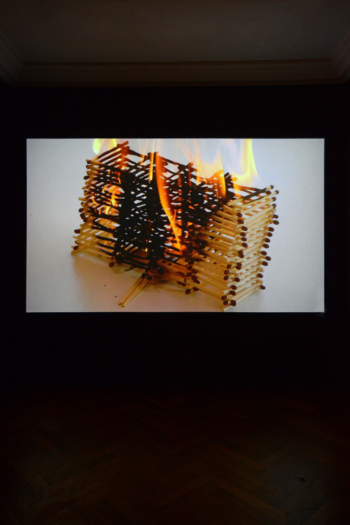 Jean-Christophe Marquez - Allumettes + combustion, 2013 - vidéo, muet, boucle : 2 minutes - Agrandir l'image, .JPG 20Mo (fenêtre modale)