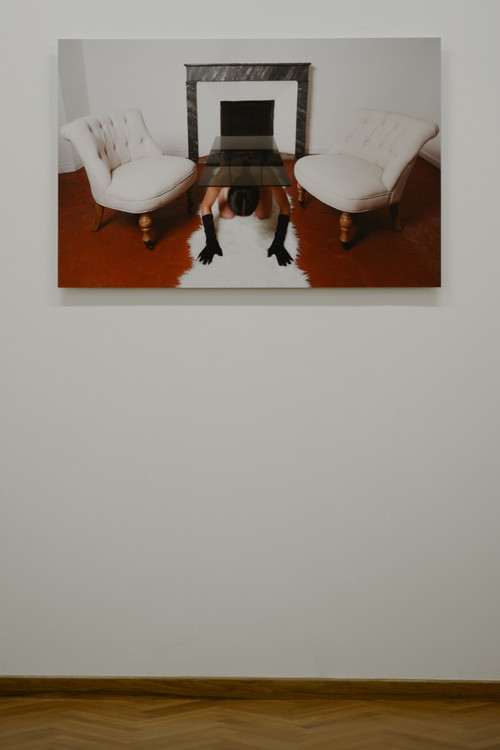 Asmaa Betit - Dissimulation (détail), 2013 - série de photographies couleur, tirage sur papier contrecollé sur Dibond, 110 x 80 cm chacune - Agrandir l'image, .JPG 12.0Mo (fenêtre modale)