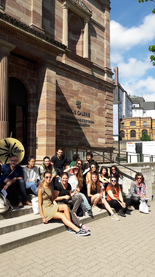 Documenta - Photo de groupe - Agrandir l'image, .JPG 2.4Mo (fenêtre modale)