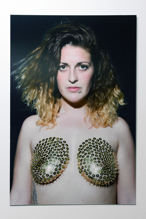 Julia Glaziou, Sacro-seins, 2012, photographie numérique contrecollée sur dibond - Agrandir l'image, .JPG 13.7Mo (fenêtre modale)