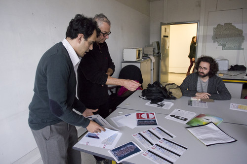 Un étudiant de 4e année Art avec Pascal Simonet et Joseph Dadoune - Agrandir l'image, .JPG 10.4Mo (fenêtre modale)