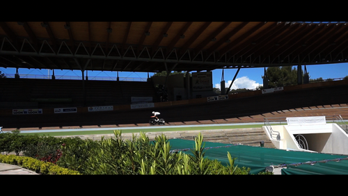 Axelle Rossini, Vélodrome, 2014 - Captures d’écran extraites de la vidéo - Agrandir l'image, .PNG 2.5Mo (fenêtre modale)